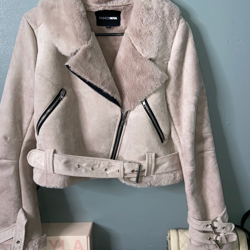 Classy coat - Picture 2 of 4
